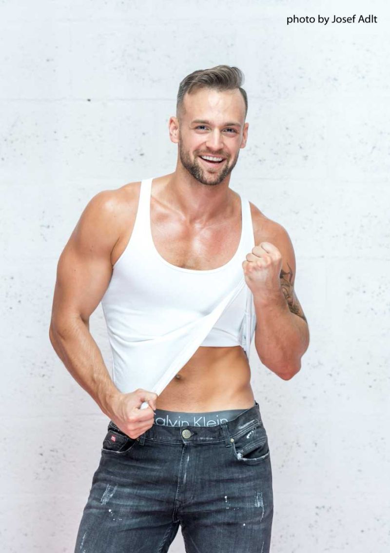 Jakub Kraus, fitness trenér a výživový poradce. Jakub Kraus, fitness trenér a výživový poradce.