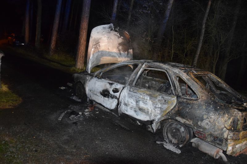 Ohořelý vrak automobilu. Ohořelý vrak automobilu.
