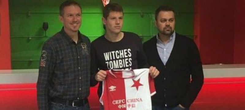 Talentovaný Bosňan Rondič podepsal smlouvu s pražskou Slavií. Talentovaný Bosňan Rondič podepsal smlouvu s pražskou Slavií.