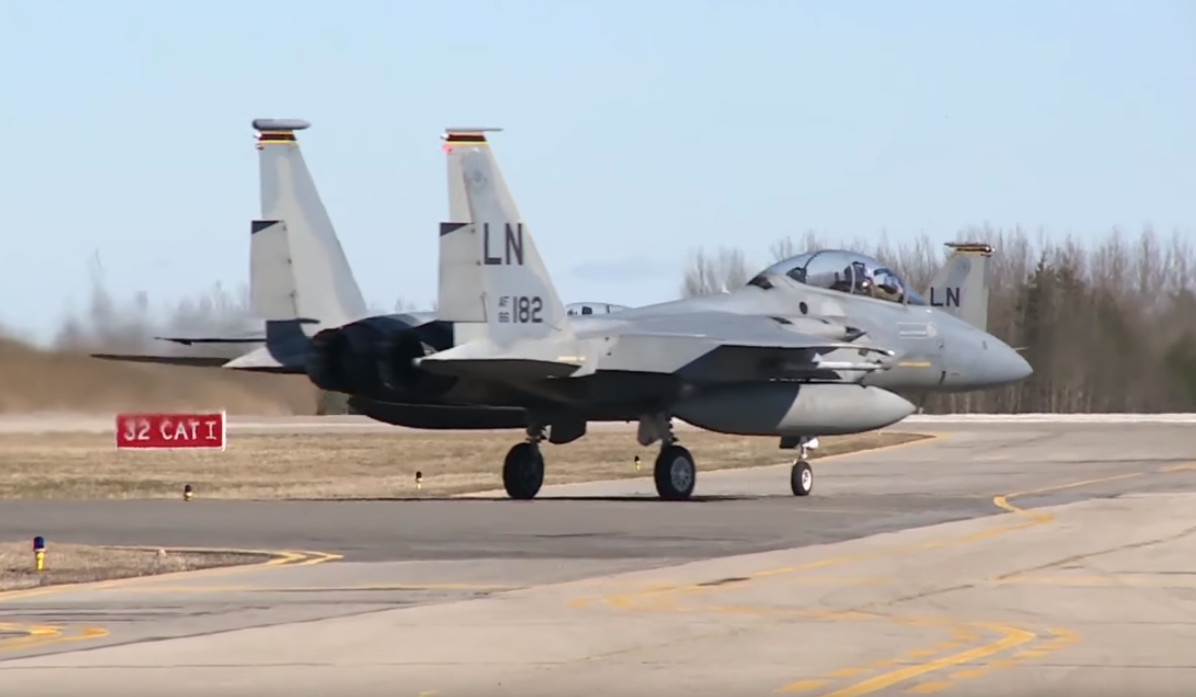 Americká stíhačka F-15. Americká stíhačka F-15.