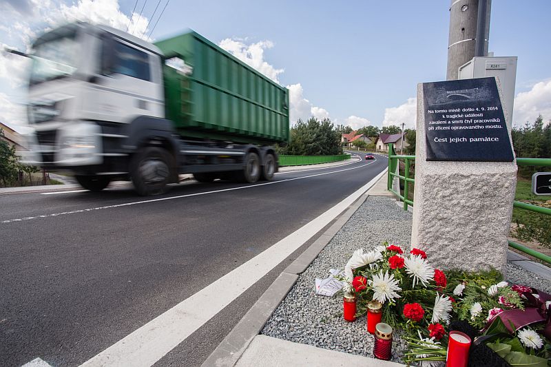 Most, který se v roce 2014 zřítil a usmrtil čtyři dělníky. Most, který se v roce 2014 zřítil a usmrtil čtyři dělníky.