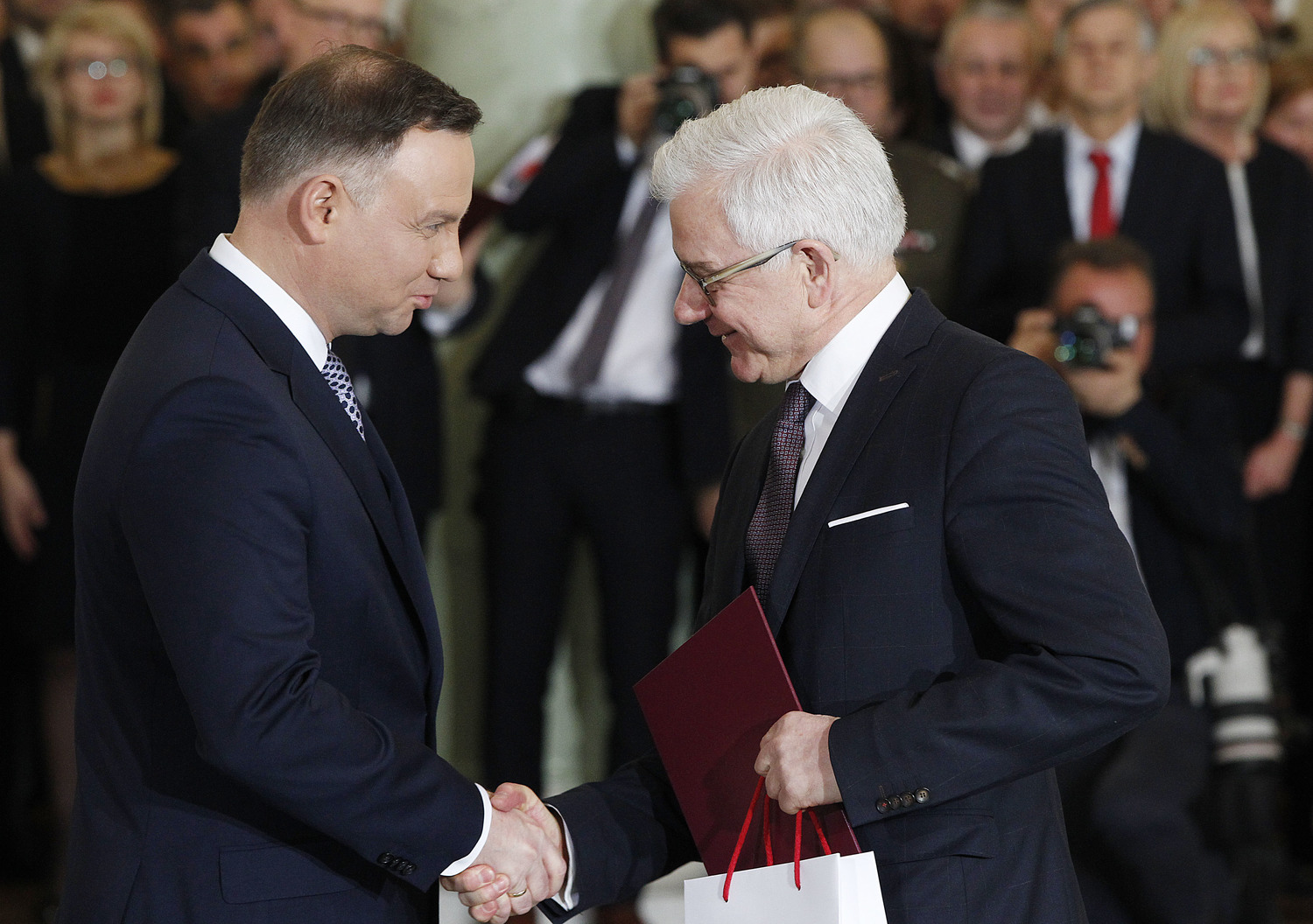Polský prezident Andrej Duda (vlevo) a nový ministr zahraničí Jacek Czaputowicz.