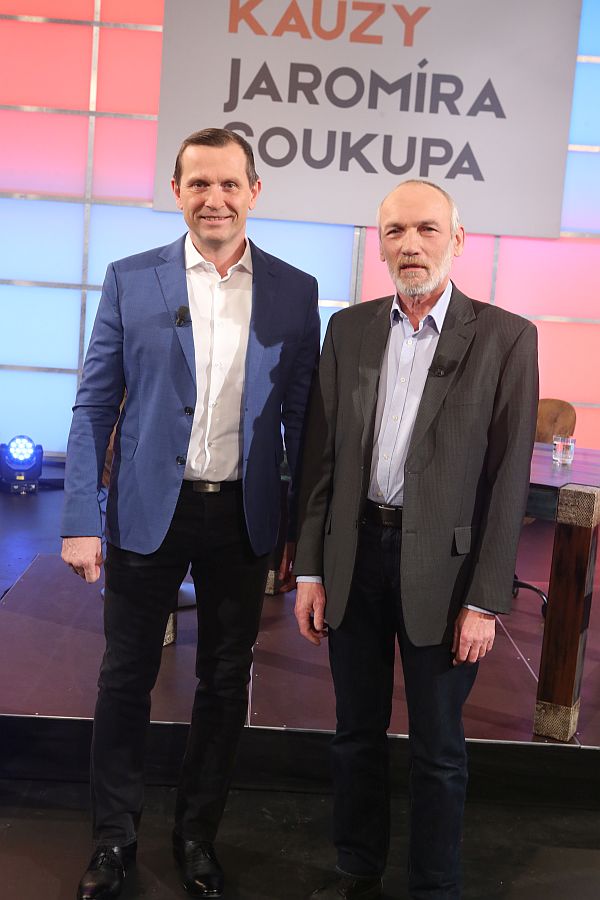 Moderátor pořadu a generální ředitel TV Barrandov Jaromír Soukup (vlevo) a jeden z nejuznávanějších českých policistů Tomáš Almer.