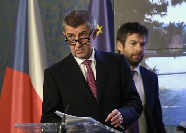 Zleva premiér Andrej Babiš a ministr spravedlnosti Robert Pelikán.