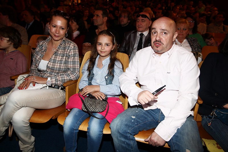 Zdeněk Izer s rodinou.