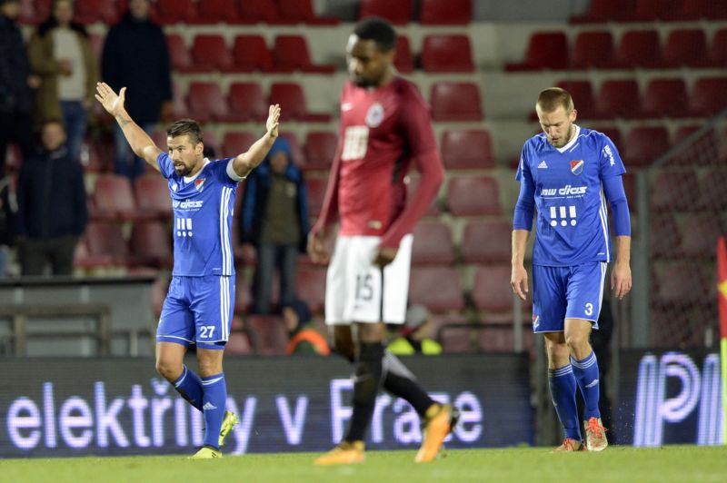 Fotbalista Georges Mandjeck odchází ze Sparty na hostování do Met. Zápas proti Baníku si tak na jaře nezopakuje. Fotbalista Georges Mandjeck odchází ze Sparty na hostování do Met. Zápas proti Baníku si tak na jaře nezopakuje.