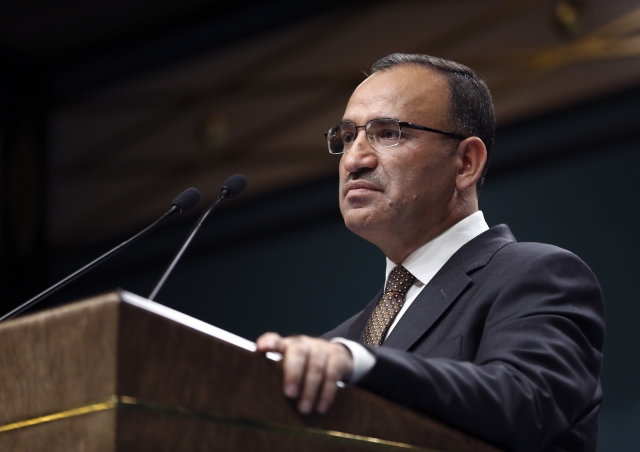 Turecký vicepremér Bekir Bozdag. Turecký vicepremér Bekir Bozdag.