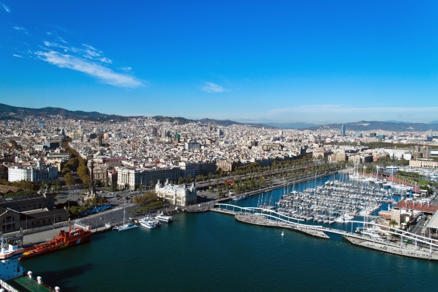 Turisticky nejvyhledávanějším regionem se stalo Katalánsko se svým hlavním městem Barcelonou. Turisticky nejvyhledávanějším regionem se stalo Katalánsko se svým hlavním městem Barcelonou.