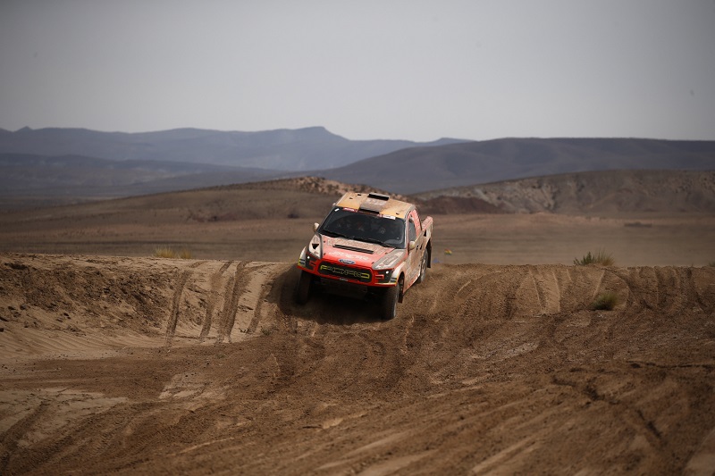 Martin Prokop zajel v osmé etapě Rallye Dakar desátý čas a nadále se drží na sedmém místě průběžného pořadí. Martin Prokop zajel v osmé etapě Rallye Dakar desátý čas a nadále se drží na sedmém místě průběžného pořadí.