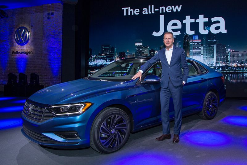 VW představil při autosalonu v Detroitu novou verzi modelu Jetta. VW představil při autosalonu v Detroitu novou verzi modelu Jetta.