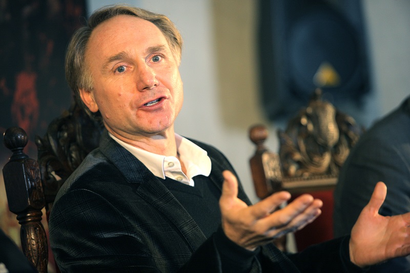 Americký spisovatel Dan Brown.