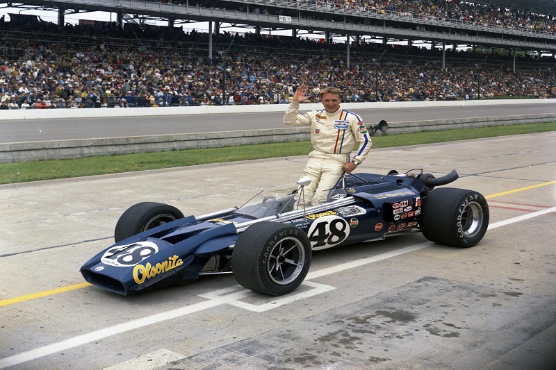 Ve věku 86 let opustil svět slavný jezdec Dan Gurney. Ve věku 86 let opustil svět slavný jezdec Dan Gurney.