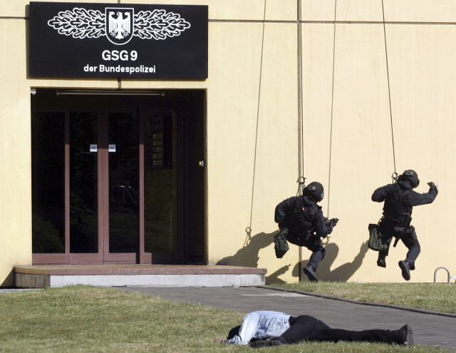 Fotografie ze cvičení GSG9. 