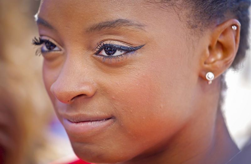 Několikanásobná olympijská vítězka v gymnastice Simone Bilesová. Několikanásobná olympijská vítězka v gymnastice Simone Bilesová.