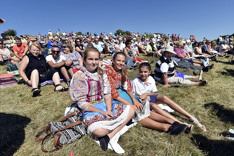 Na Velké Javořině v Bílých Karpatech se každoročně koná setkání Čechů a Slováků, aby si lidé připomněli společnou historii obou národů. Na Velké Javořině v Bílých Karpatech se každoročně koná setkání Čechů a Slováků, aby si lidé připomněli společnou historii obou národů.