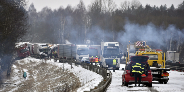 Hromadná dopravní nehoda na D1. Hromadná dopravní nehoda na D1.