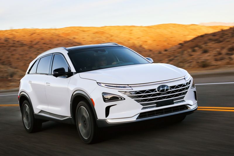 Hyundai Nexo je druhou generací sériově vyráběných vozidel s palivovými články.