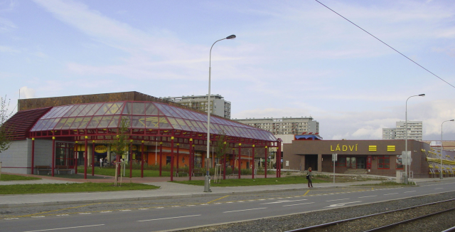 Stanice metra C Ládví (snímek z roku 2004).