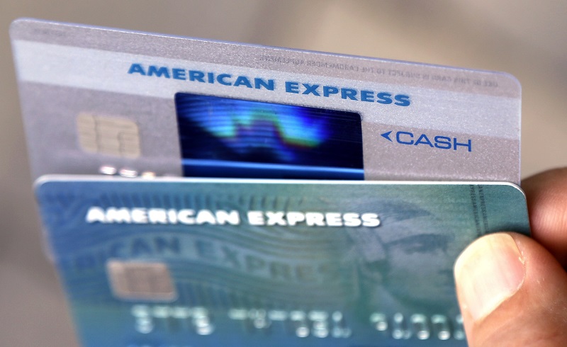 American Express v příštím půl roce přeruší program zpětného odkupu akcií.