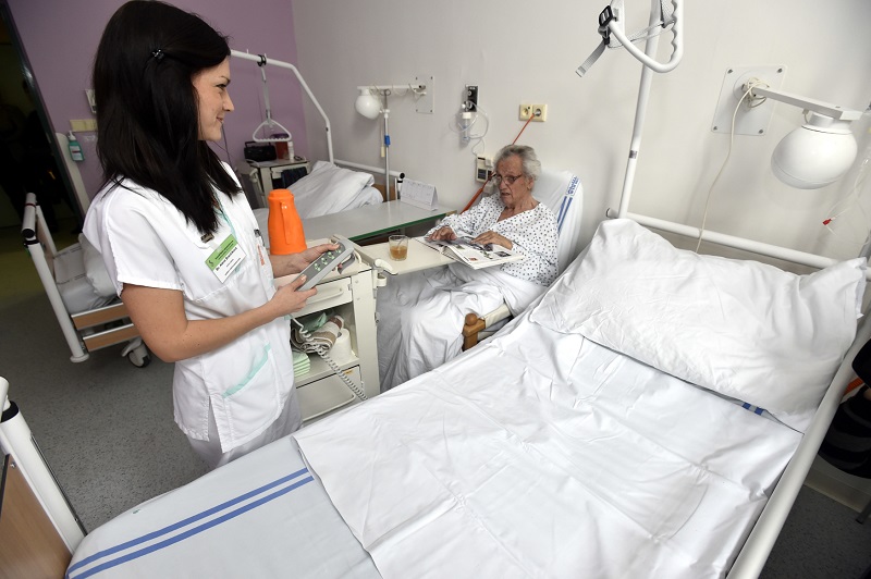 Rakovina ohrožuje především sestry pracující v noci (ilustrační foto). 