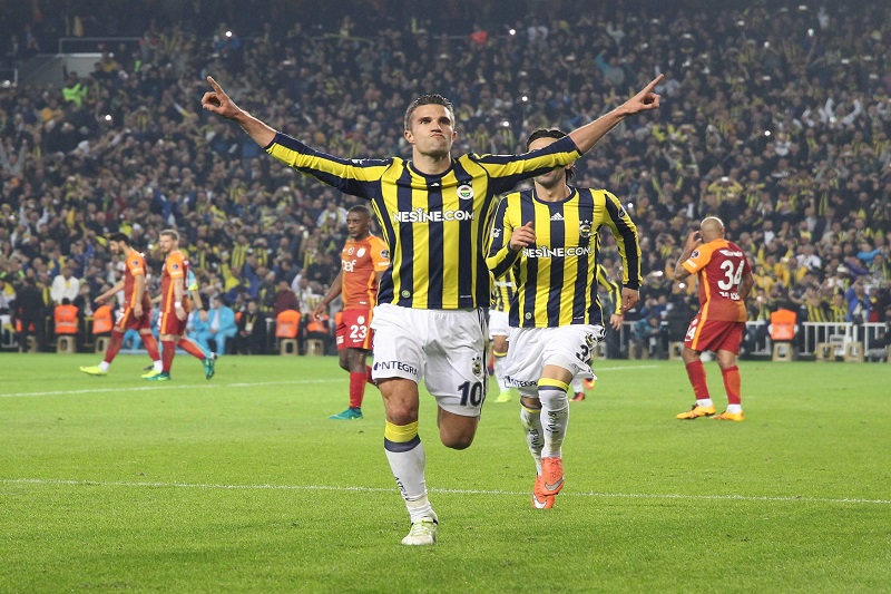 Robin van Persie míří do svého mateřského klubu.