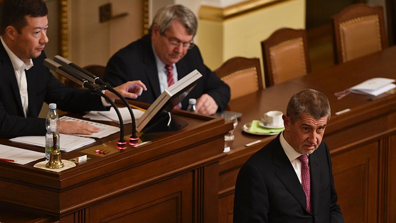Zleva: místopředsedové Poslanecké sněmovny Tomio Okamura a Vojtěch Filip a premiér Andrej Babiš.