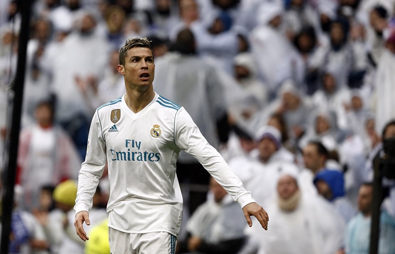 Portugalec Cristiano Ronaldo v zápase proti Villarealu. Portugalec Cristiano Ronaldo v zápase proti Villarealu.