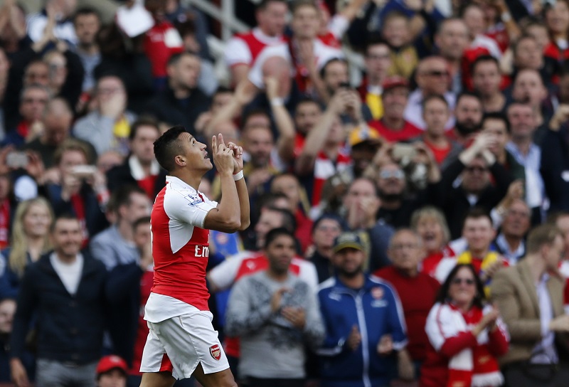 Útočník Alexis Sánchez končí v Arsenalu, nově bude oblékat dres Manchesteru United (ilustrační foto). Útočník Alexis Sánchez končí v Arsenalu, nově bude oblékat dres Manchesteru United (ilustrační foto).