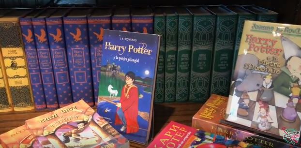 Sběratel má doma 700 knih o Harrym Potterovi.