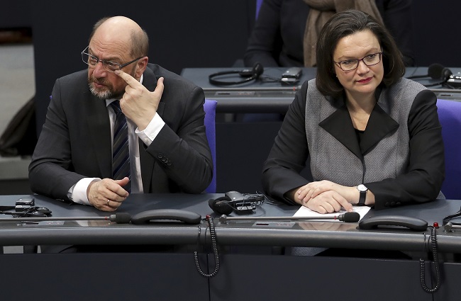 Martin Schulz a Andrea Nahlesová (SPD) na zasedání za účasti francouzských poslanců. 