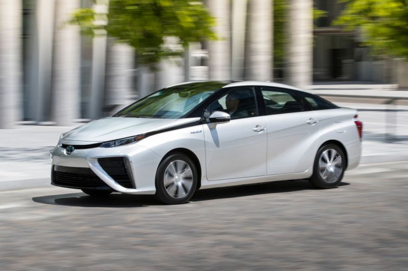 Toyota Mirai poháněná palivovými články