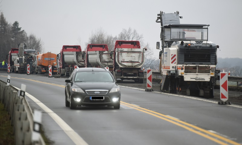 Kraj Vysočina chce opravit 14 silnic, plánuje i obnovu mostu v Mírovce u Havlíčkova Brodu. Kraj Vysočina chce opravit 14 silnic, plánuje i obnovu mostu v Mírovce u Havlíčkova Brodu.