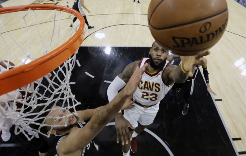 Basketbalista LeBron James. Basketbalista LeBron James.