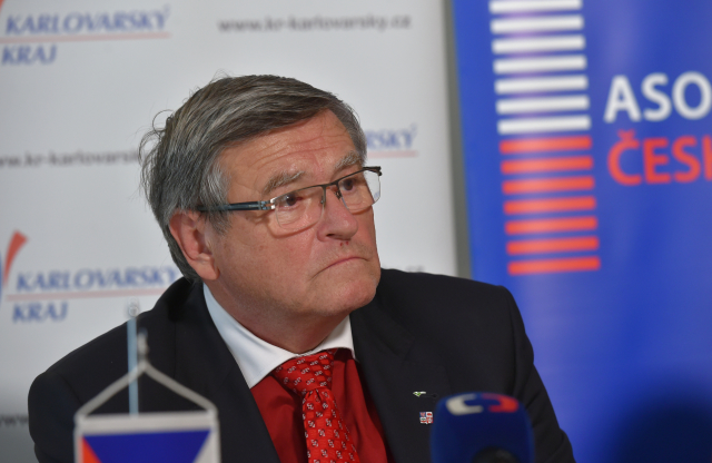 Hejtman Jiří Běhounek. 