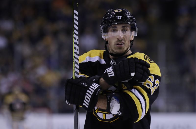 Brad Marchand musí pět zápasů vynechat. Brad Marchand musí pět zápasů vynechat.