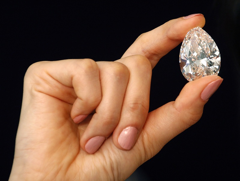 72karátový diamant má hodnotu 10-13 milionů amerických dolarů.