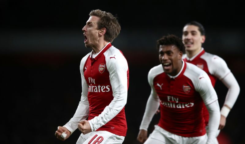Nacho Monreal (vlevo) pomohl k vyrovnání kuriózním způsobem. Nacho Monreal (vlevo) pomohl k vyrovnání kuriózním způsobem.
