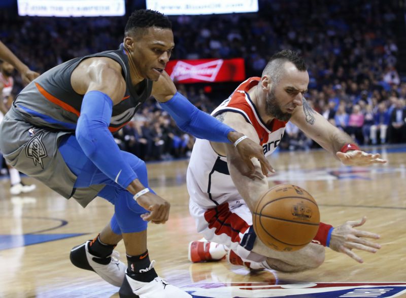 Basketbalista Russell Westbrook v zápase Oklahomy proti Washingtonu.