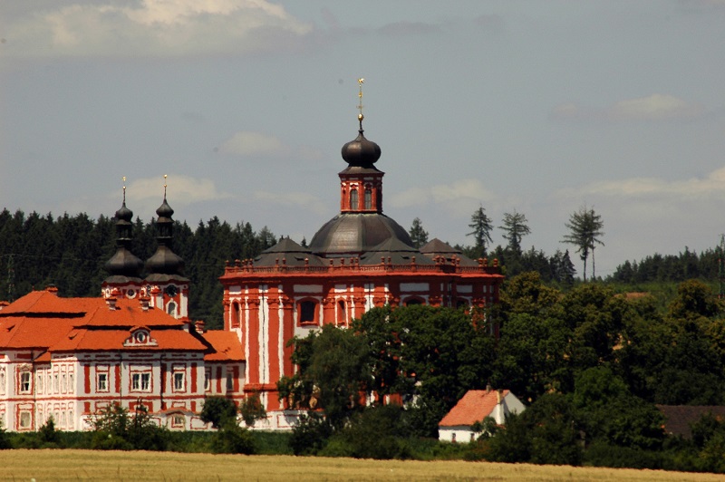 Kostel Zvěstování Panny Marie a proboštství byly postaveny v létech 1711-1768.