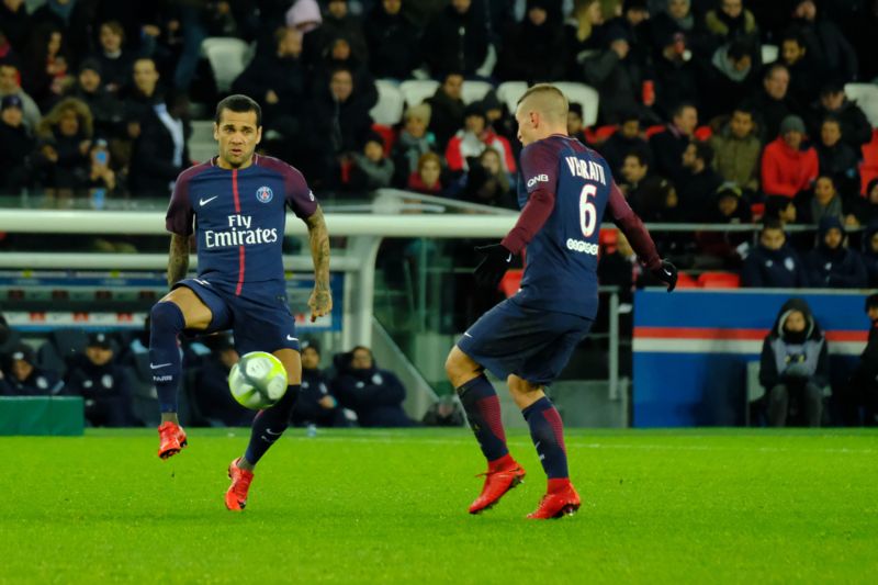 Fotbalista PSG Dani Alves. 