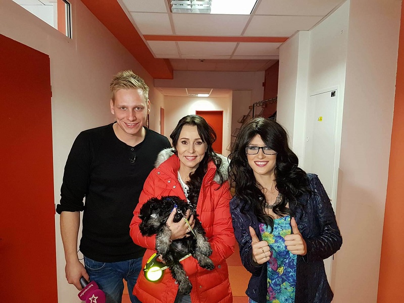 Adam a Lucie v nových rolích společně s moderátorkou barrandovské show Aféry Heidi Janků.