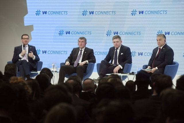 Zleva Mateusz Morawiecki, Andrej Babiš, Robert Fico a Viktor Orbán.