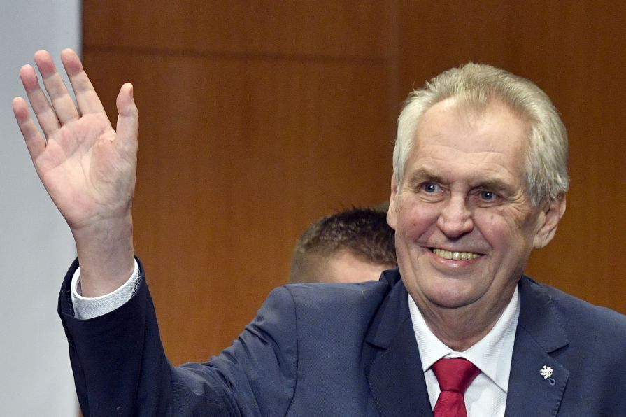 Radující se Miloš Zeman.