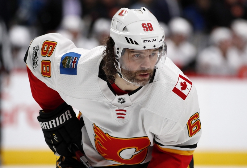 Hokejista Jaromír Jágr v dresu Calgary. Hokejista Jaromír Jágr v dresu Calgary.