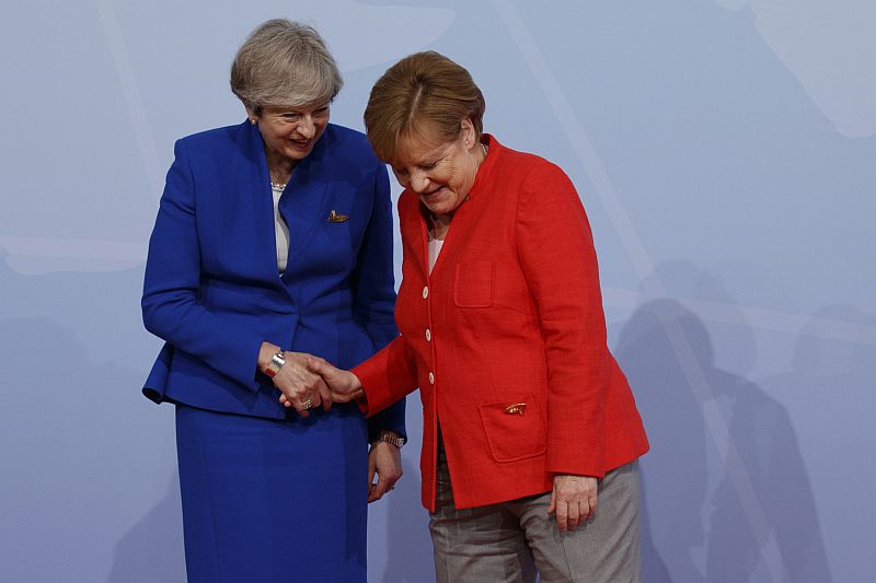 Britská premiérka Theresa Mayová (vlevo) a německá kancléřka Angela Merkelová. Britská premiérka Theresa Mayová (vlevo) a německá kancléřka Angela Merkelová.