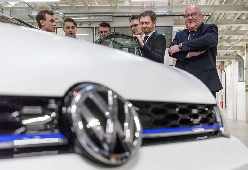 Volkswagen už není nejprodávanější v kategorii osobních a lehkých užitkových vozů.