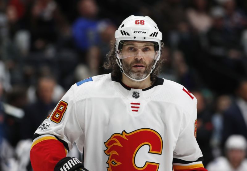Kouč Calgary i celé mužstvo si Jágrův přínos pochvalují.