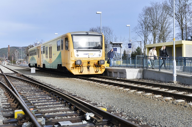 Lidé tradičně využívali hlavně příměstské a vnitrostátní dálkové vlaky.