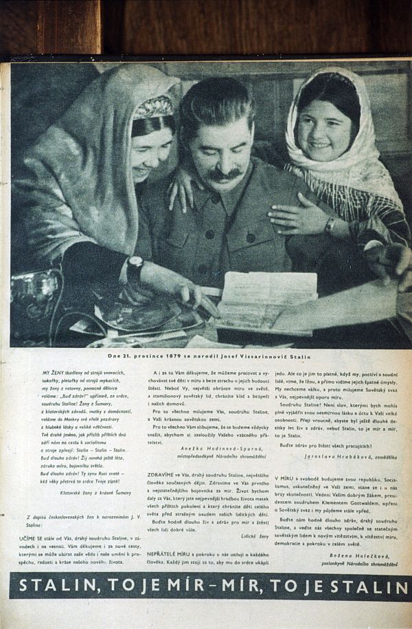 Josif Vissarionovič Džugašvili, řečený Stalin, na fotografii v časopisu Vlasta z roku 1960.