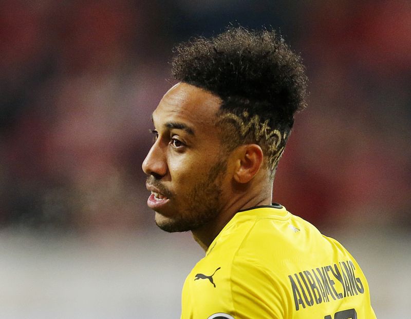 Pierre-Emerick Aubameyang přestupuje do Arsenalu.